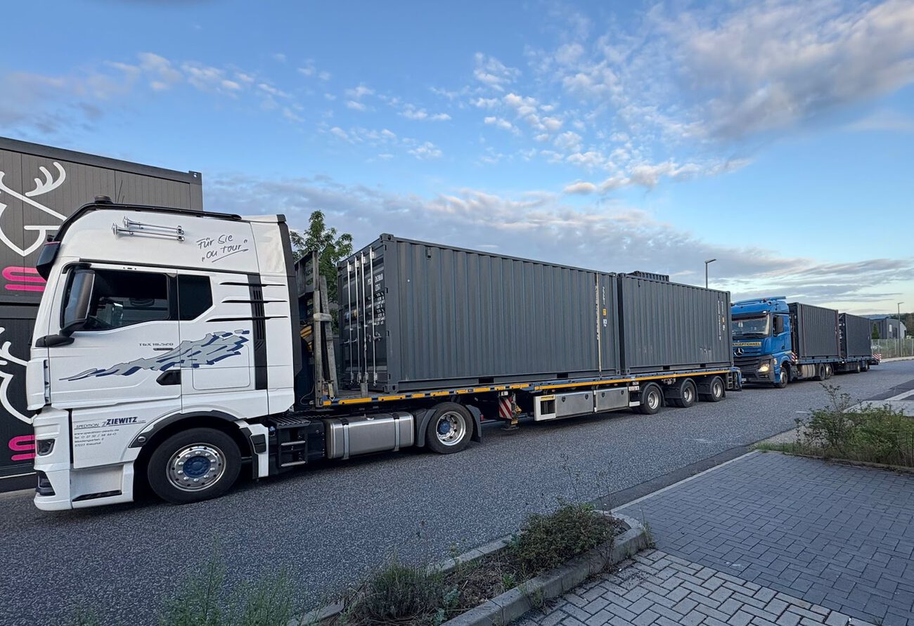 Container von DB Container auf dem Betriebsgelände
